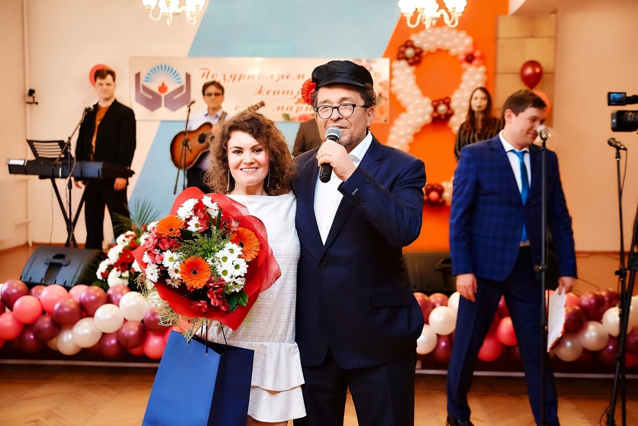 Сотрудниц Ново-Рязанской ТЭЦ поздравили с праздником 8 марта